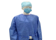 O vestido cirúrgico descartável verde, isolamento paciente do hospital veste o controle da infecção